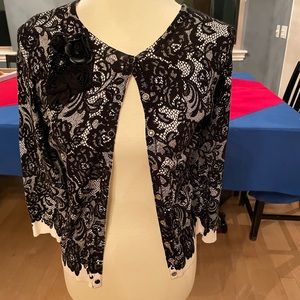 White House|Black Market Sz Med black & white floral cardigan.
